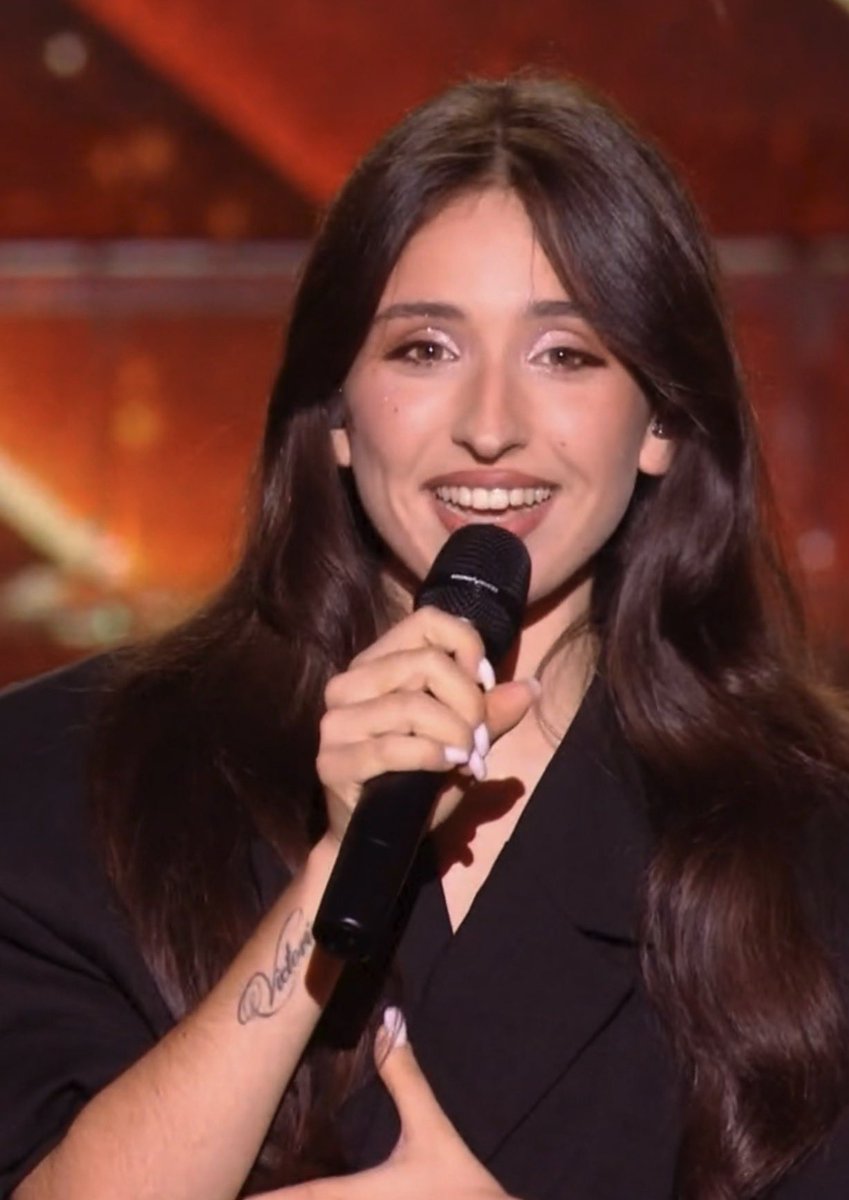 lllouaann's tweet photo. AMBRE T’ES TROP BELLE https://t.co/pTQ90OE5MZ