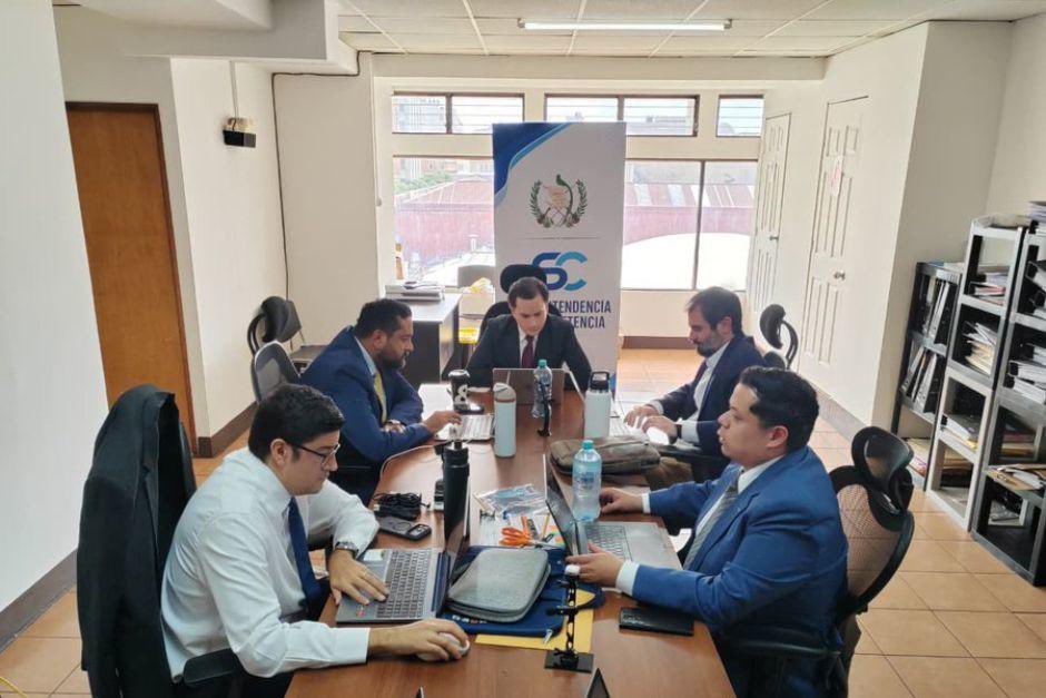 AquiAhoraGT's tweet photo. Designan a Carlos Federico Ortíz como titular de la Supeintendencia de Competencia https://t.co/mRJGHYZWuW
#CarlosFedericoOrtíz #SupeintendenciadeCompetencia #superintendente #Guatemala #aquiahora https://t.co/hsXnt1j2CB