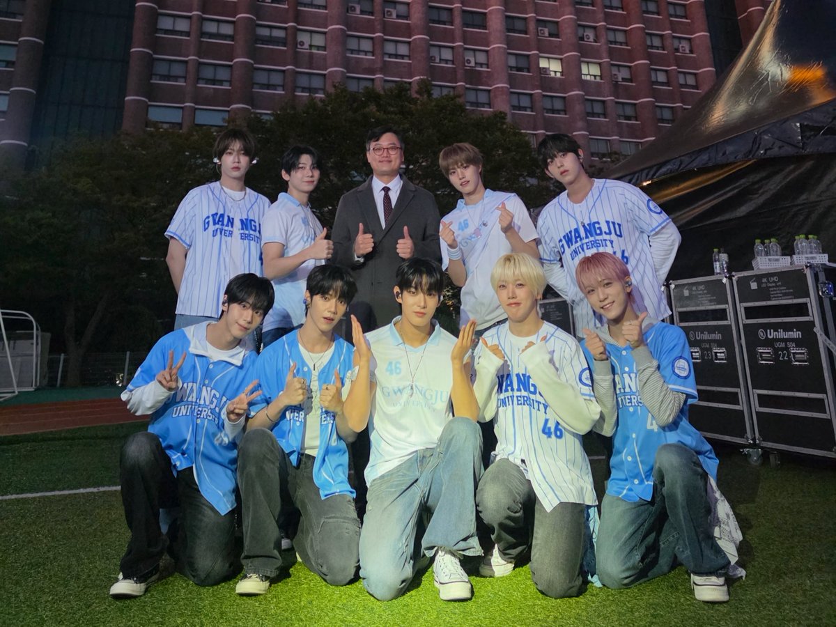 1998_Beans's tweet photo. AHOF with President Kim of Gwangju University
🔗 https://t.co/RHEzNgU4HB

@AHOF_official
#AHOF | #아홉 | #RUN_TO_YOU https://t.co/3OeVSlJCaI