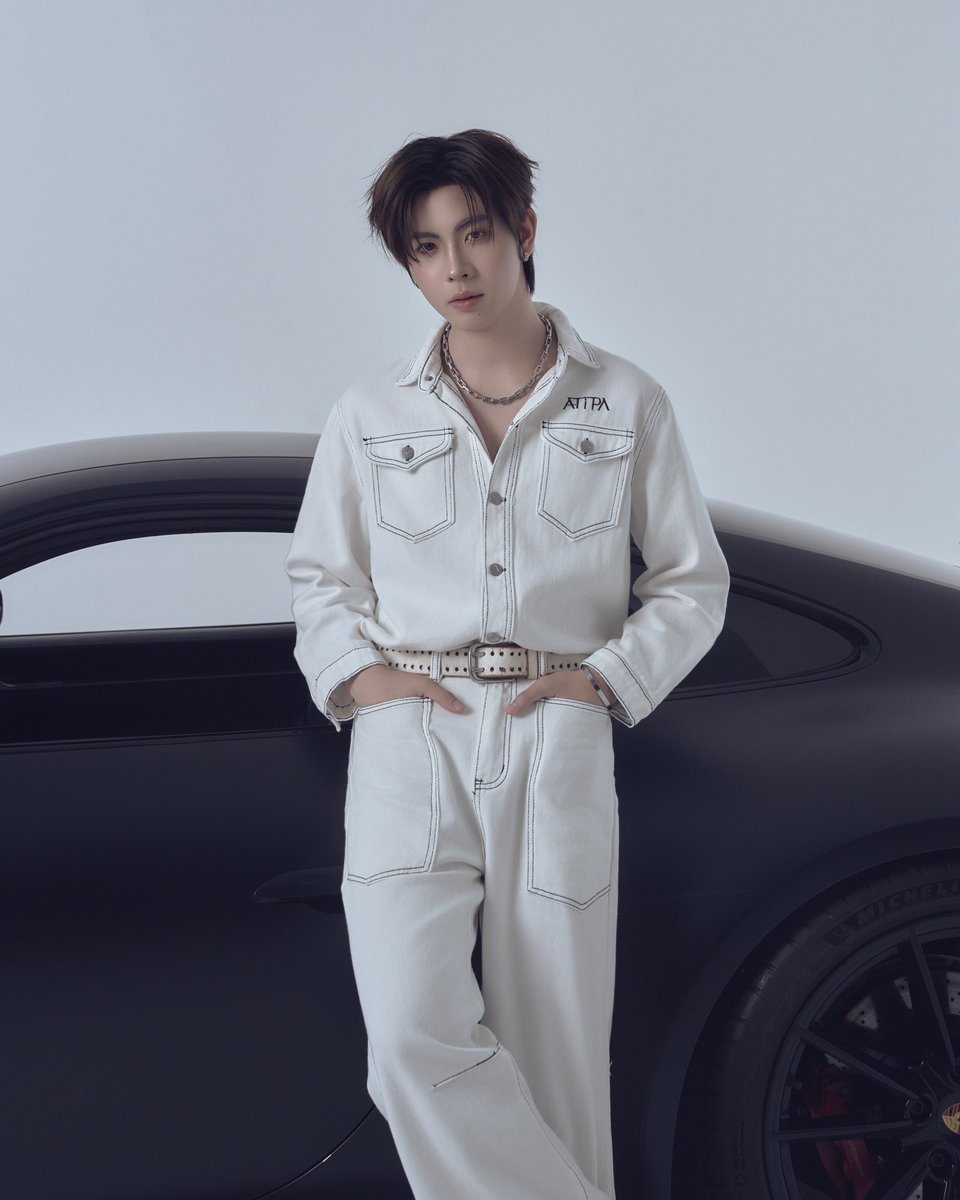 Atipashopstore's tweet photo. Cool Has No Size. Cool Has No Gender.
Introducing our new presenter, TLEFIRSTONE ✦

Leave the burnout behind. 💋
Your escape starts now — drive into the weekend with TLEFIRSTONE.

#coolnosize #coolnogender #atipashop #atipaxtlefirstone #ootd https://t.co/XUc1SUnC6N
