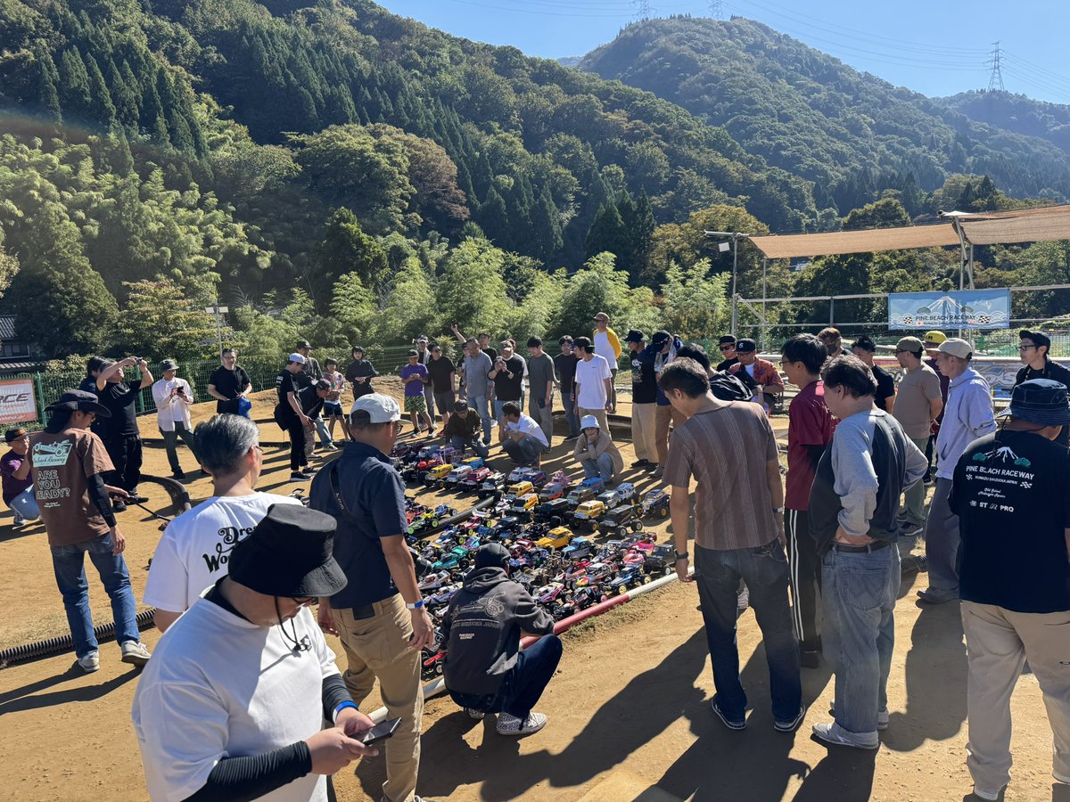 pilotnorisan's tweet photo. すこやかミーティングinホビー502
快晴です https://t.co/ZiH0Ch6Nd6