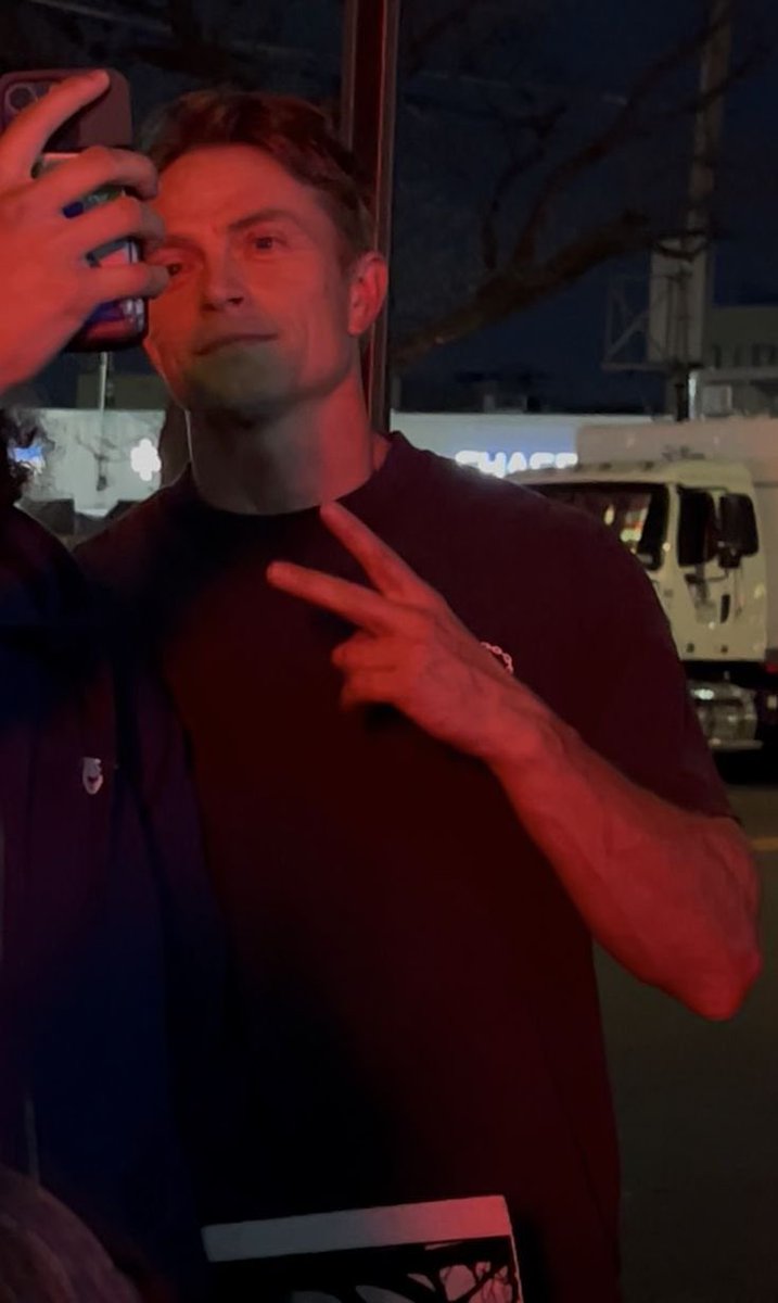 bullseyesgun's tweet photo. him and those damn red lights https://t.co/IVzl4xWQw2