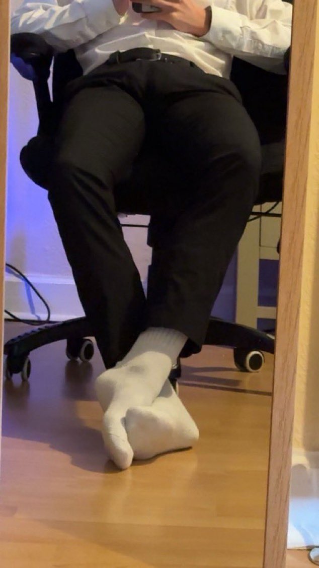 OnlyUsTwoTwinks's tweet photo. Who’s coming to worship my feet and cock? 🙈

#feet #gay #chudai https://t.co/VV9Q5FHg4K