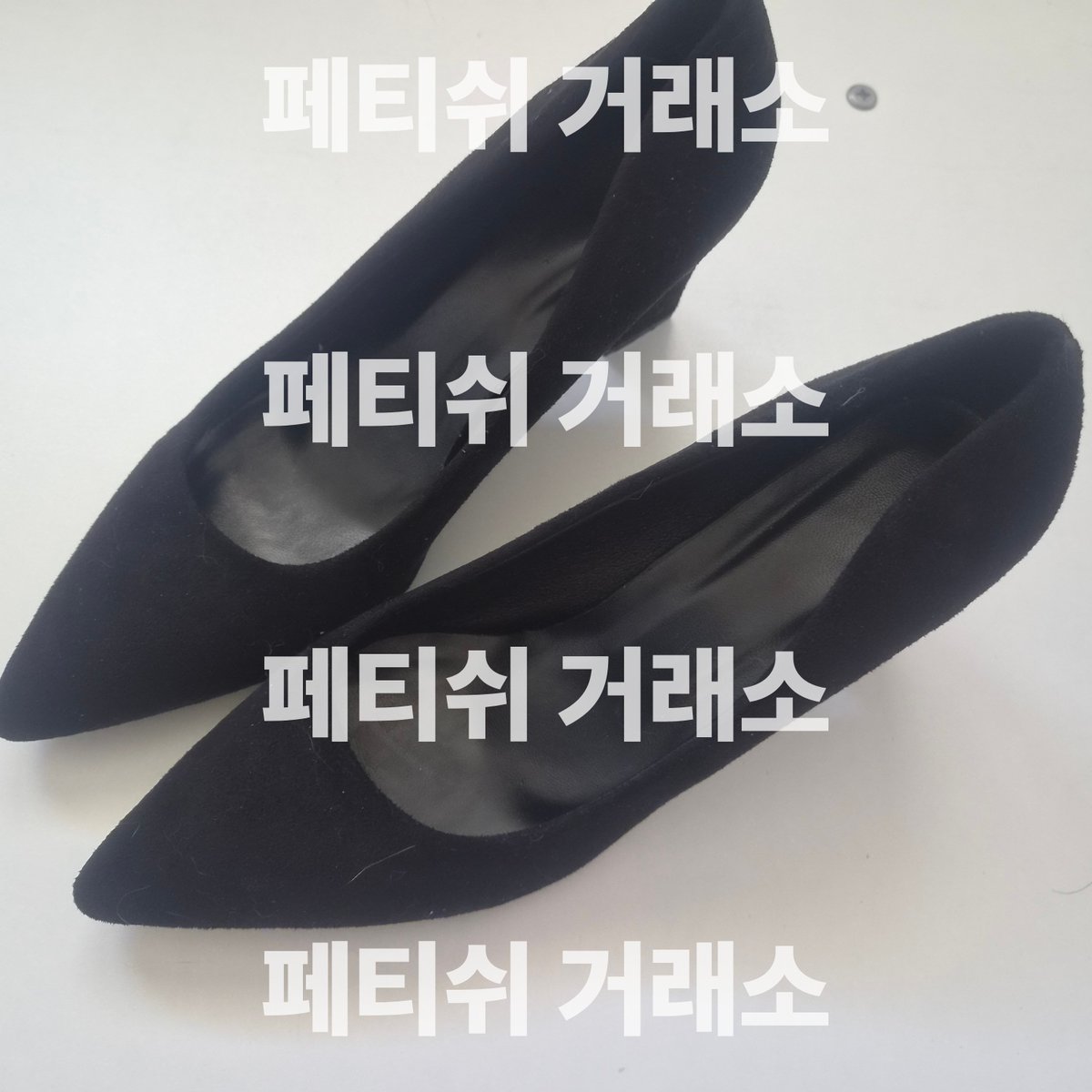 Fetish_kr's tweet photo. 이름:ㅇㅇㅈ
나이:24
직업:학생
관계:여사친
품목:구두3, 부츠1, 토슈즈1, 팬티3, 스타킹1
사이즈:240
상태 및 특징:평소 신던 구두, 부츠, 입었던 팬티(기본 2일)
거래방법:택배
판매가: 개당 구두 4만, 부츠 5만, 토슈즈 6만, 팬티 4.5만, 스타킹 3만 / 일괄 25만

#페티쉬 #중고속옷 #입던속옷 https://t.co/LfEVH5AXWq