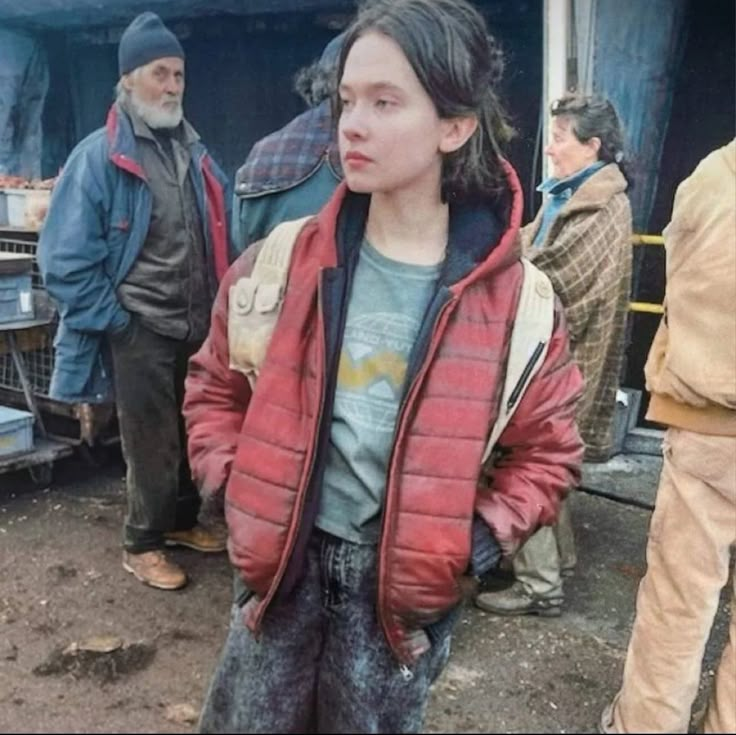 bunnyspaeny's tweet photo. cailee spaeny on set in "alien: romulus" (2023) https://t.co/3Jujgp1zA9