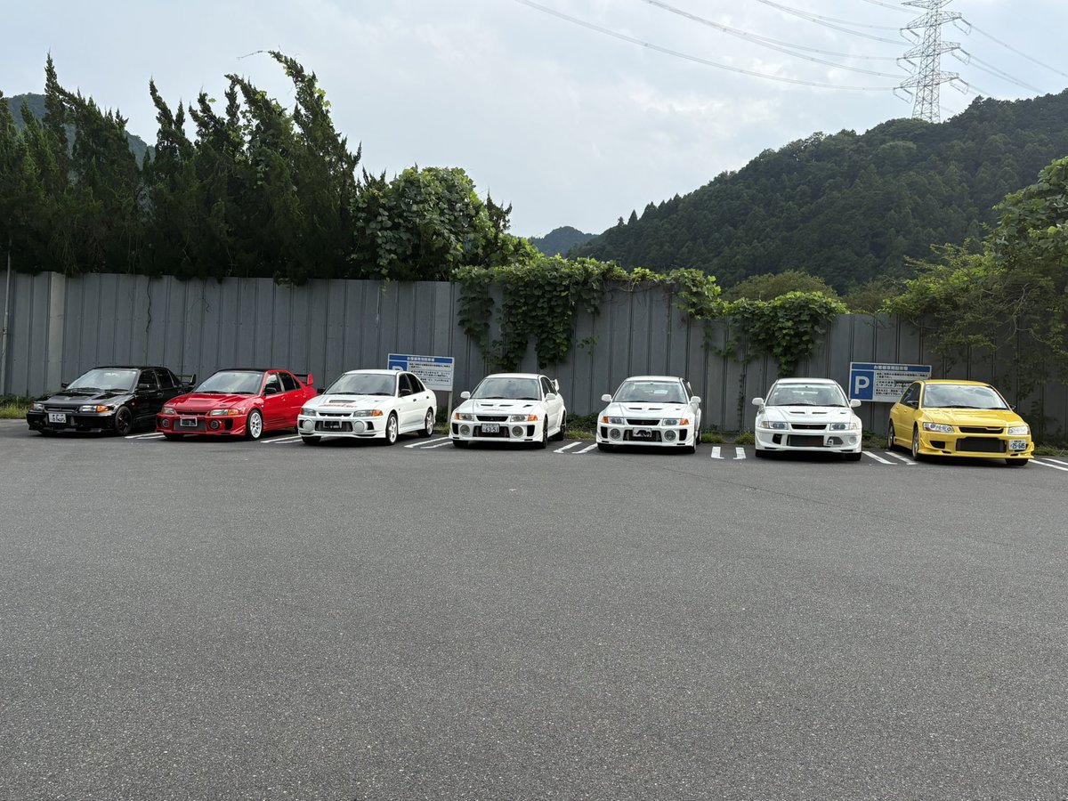 ukksyouevo5's tweet photo. 左からランエボⅢ・Ⅳ・Ⅳ・Ⅴ・Ⅴ・Ⅵトミマキ・Ⅶ
これだけは言わせてください、ランエボ最高❗️ https://t.co/9iAVYV11o0