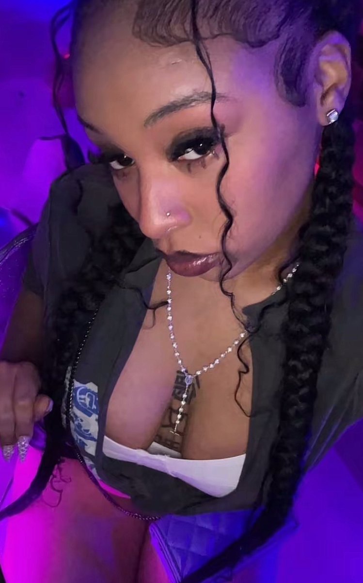 BabbieSillat's tweet photo. Who’s up tonight https://t.co/HsDoBhDh1u