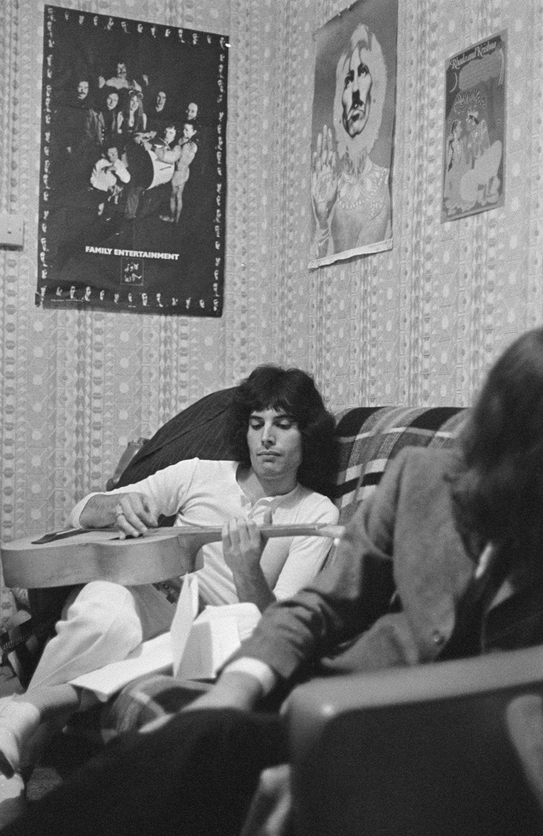 crockpics's tweet photo. Freddie Mercury, still Freddie Bulsara, at his flat in Shepherd's Bush, London, in 1969, with an acoustic guitar during an interview with the Daily Express. That year he graduated from Ealing Art College with a diploma in graphic art and design, skills he later used to design the Queen crest. Captured by Mark Hayward.

👑 In August 1969 he joined Ibex, a band from Liverpool, and made his first public performance with them in Bolton. Did you know Freddie sang in other bands before Queen? 👑 👇️