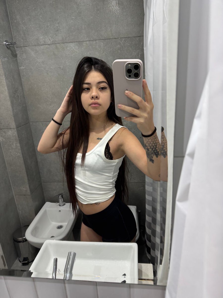 MidnightKateX's tweet photo. if you're gonna stare, at least say hi. 😉 https://t.co/XaYs5X3Ccv