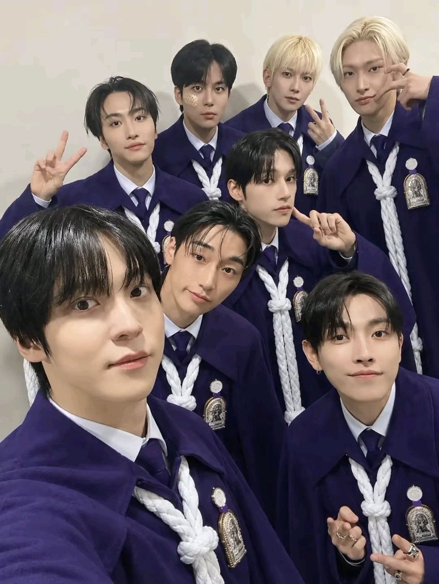 AlessWar_316's tweet photo. Reviví en twitter solo para decir: ATEEZ EN PERÚ 2027!! 🇵🇪🙏🏻😩
Foto de los Ateez devotos del Señor de los Milagros para manifestar que visiten tierras peruchas ✨
Créditos a la atiny que lo subió a TikTok 
@ATEEZofficial
@ateezperu #에이티즈
#Zero_To_All_LATAM
#Zero_To_All_PERU https://t.co/l52cbfBjAz