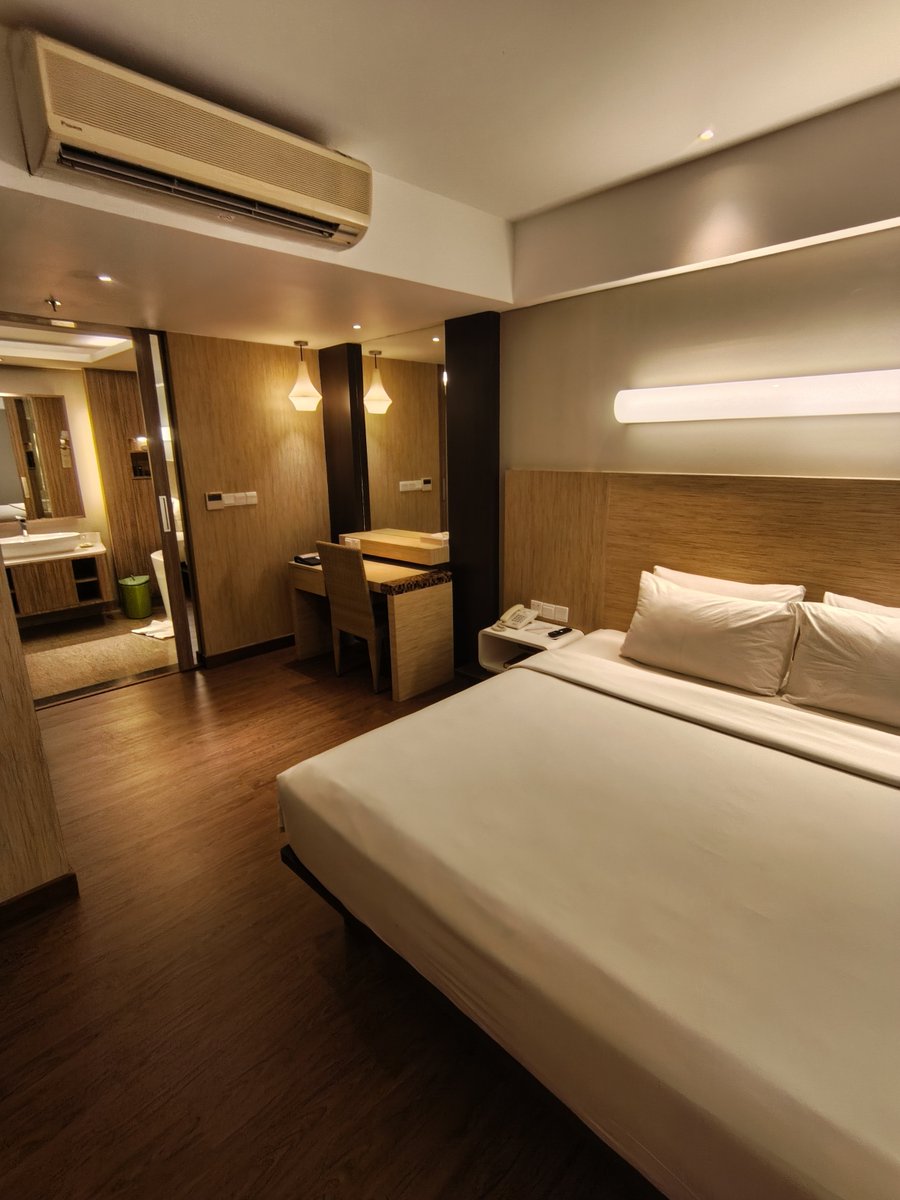 enzoroomz's tweet photo. Did you know there's a 4-star hotel in Bali where you can access facilities at the 5-star hotel right next door? 👀🏨

Sounds like a pretty good deal, right?

Can you guess which hotel this is? 🤔 https://t.co/2kPpVyE4Ka