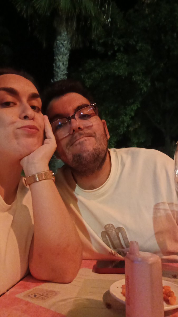 lucihormii's tweet photo. No es la mejor foto. 

Pero lo q yo amo a esta persona no es normal 🥹🥹🥹 https://t.co/HRphlv9f1N