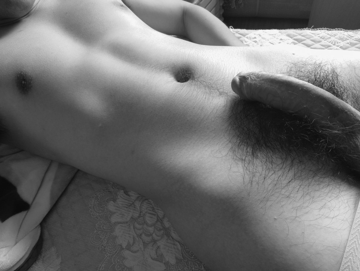 sure97_'s tweet photo. 睡醒硬的不行，谁给我看看小穴 #鸡吧 #肉棒 #牛子 #男菩萨 #女大 #女菩萨 https://t.co/zWNIbOnVBb
