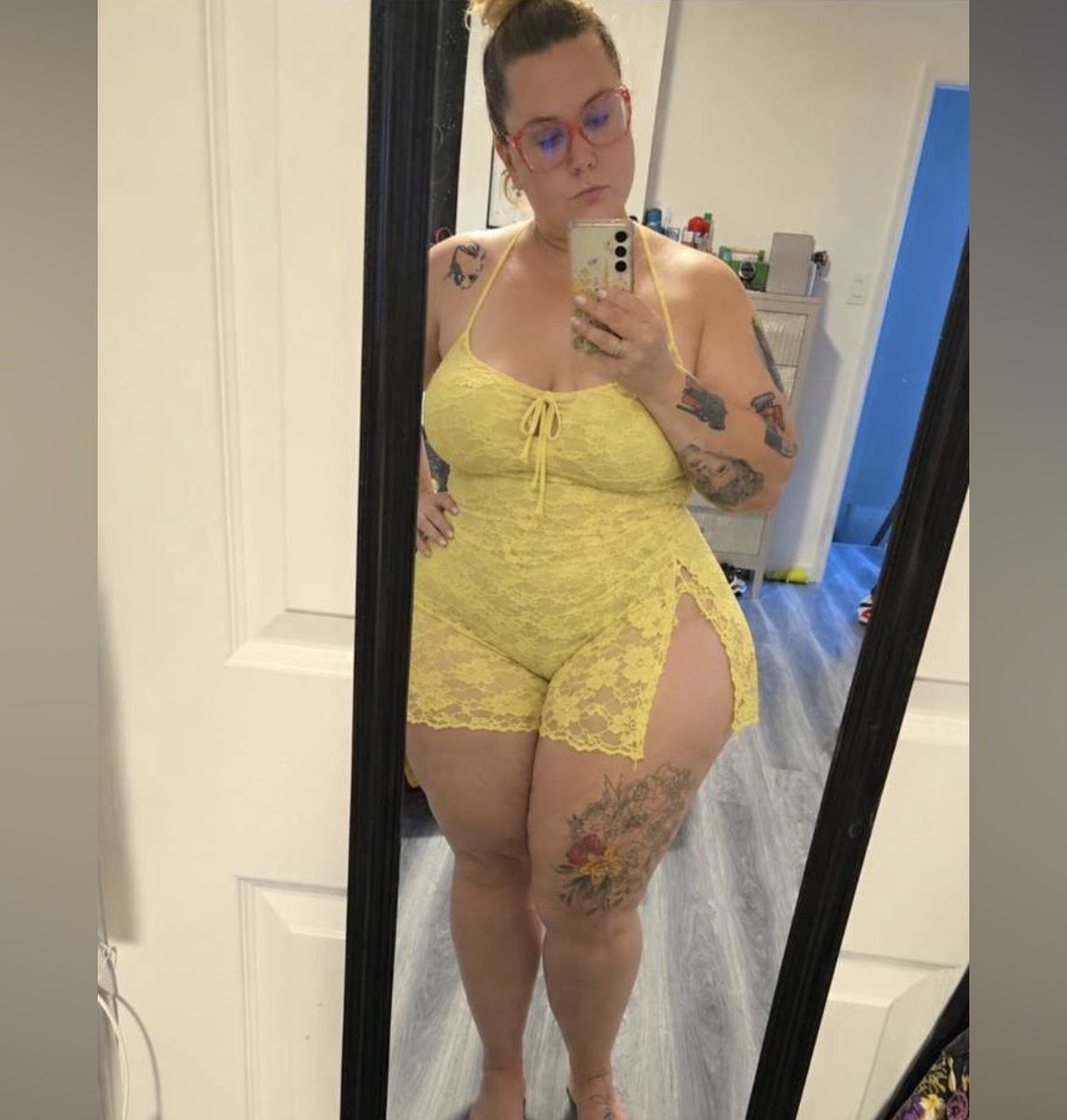 RebekaRain88's tweet photo. Who want to slide into my private snaps?? Link in bio. From feet to whatever you dirty mind can think #privatesnap #bbw #milf #thick #tatted https://t.co/Hv8J3i5QoQ