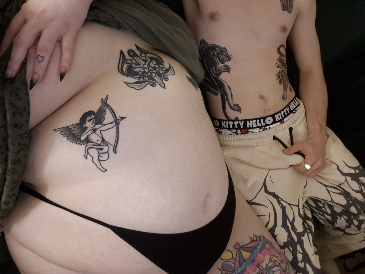 LPChloee's tweet photo. Body contrast is one of the hottest things ever 😍😍 https://t.co/GaSV8C15sf