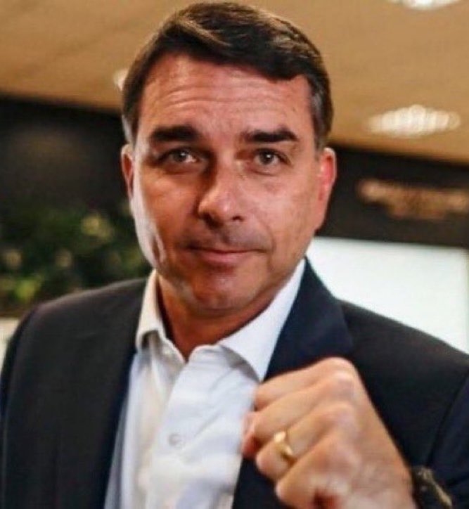 NewsLiberdade's tweet photo. 🚨URGENTE - Flávio Bolsonaro pede ao TSE a suspensão do canal de Janones https://t.co/AG0JmZ6ASq