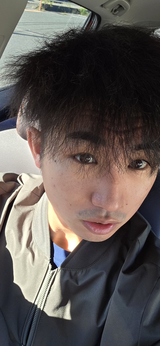 TKY__zero's tweet photo. 今日のおふね
➀からあげくん、こんな味あったんだ
➁マチカフェ
➂美容室前の自撮り下手おふね
➃この曲沁みる
の4点です！ https://t.co/pRLPbXpuvl