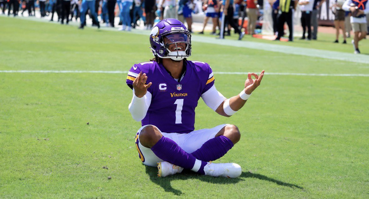 PolymarketBlitz's tweet photo. 🤯 THIS MAKES NO SENSE: The Minnesota Vikings are 4-0 despite ranking DEAD LAST in the NFL in passing yards.

Through four games:

• Just 709 total passing yards
• ONE offensive touchdown in their last • • three games https://t.co/CLG5gsLxZ3