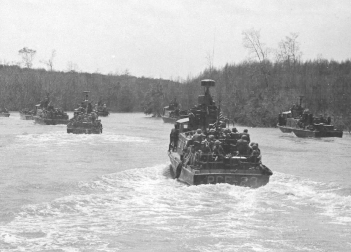 BobKreyer1's tweet photo. Swiftboats in inserting troops in the Ca Mau area Vietnam. https://t.co/UXPamxhiYu