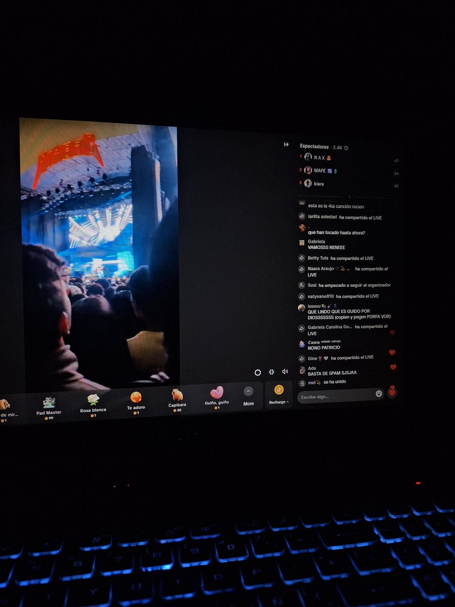 maecassuu's tweet photo. Mi mejor plan de sábado por la noche es ver tocar a mi bandita por un live de tik tok https://t.co/U1VO7qQYtE