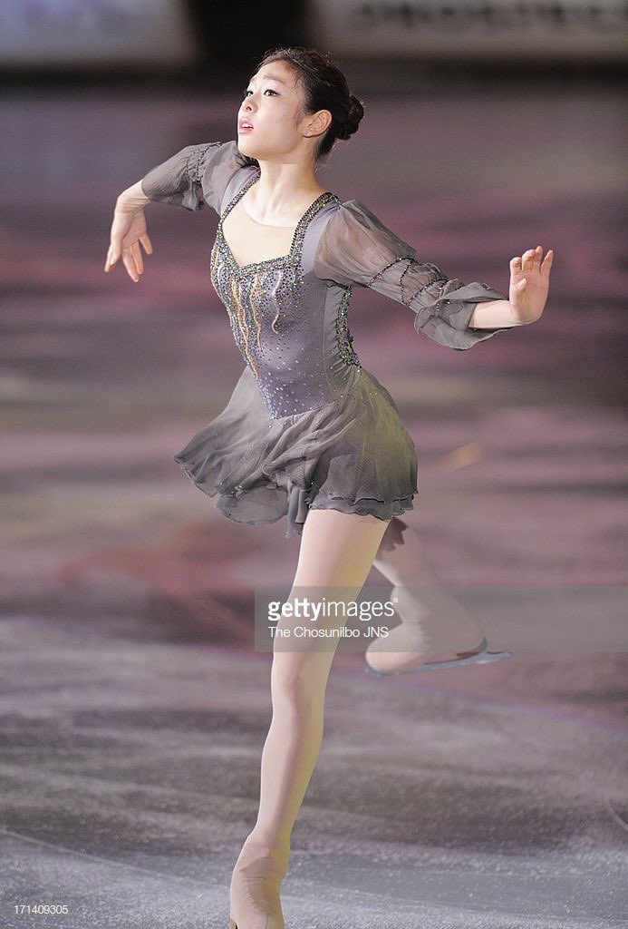 jensofff's tweet photo. Kim Yuna’s smoky gray dress for “Les Misérables” (2012–13)
In a 2025 ELLE Singapore interview, Yuna said she chose everything herself: the costume, music, and choreography. She loved the result so much that it became her favorite costume of her skating career. https://t.co/mvGC69Uy5r