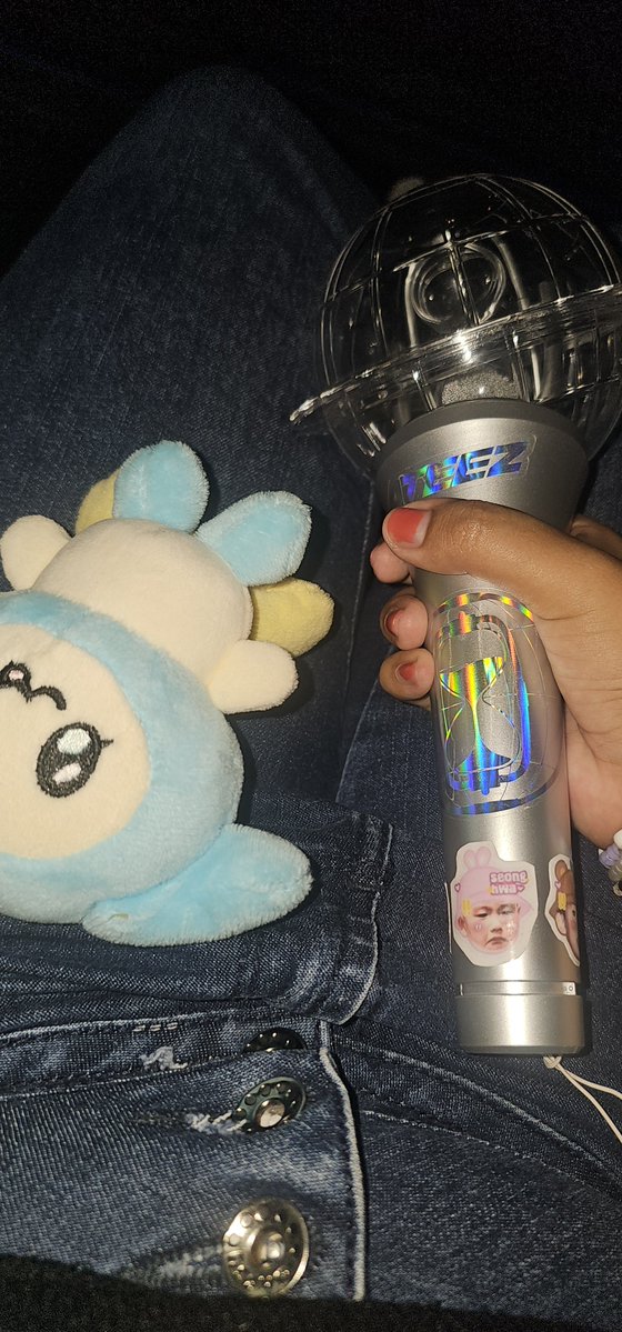 hakutosito's tweet photo. Soy una ATINY 🇵🇪 qué sólo quiere cumplir su sueño; conocer a su banda favorita del todo el universo. ❤🧡💛💚💙💜🤎🖤🤍🩷🩵🩶💌

#ATEEZ #에이티즈
#Zero_To_All_LATAM 
#Zero_To_All_PERU https://t.co/sUOIzeRMig