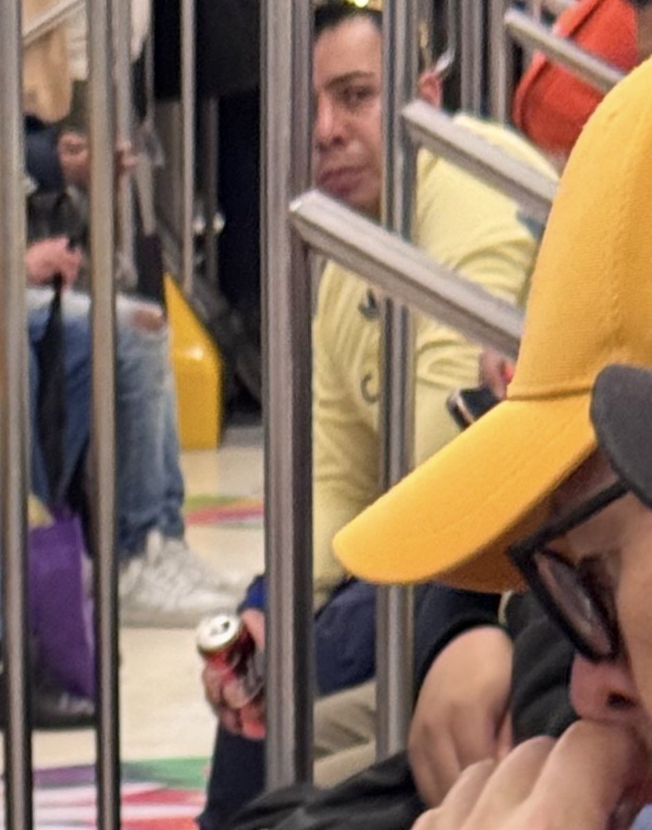 RydBergDelRey's tweet photo. Apoco si se puede ir tomando? @MetroCDMX https://t.co/4Zbwwpvtp0