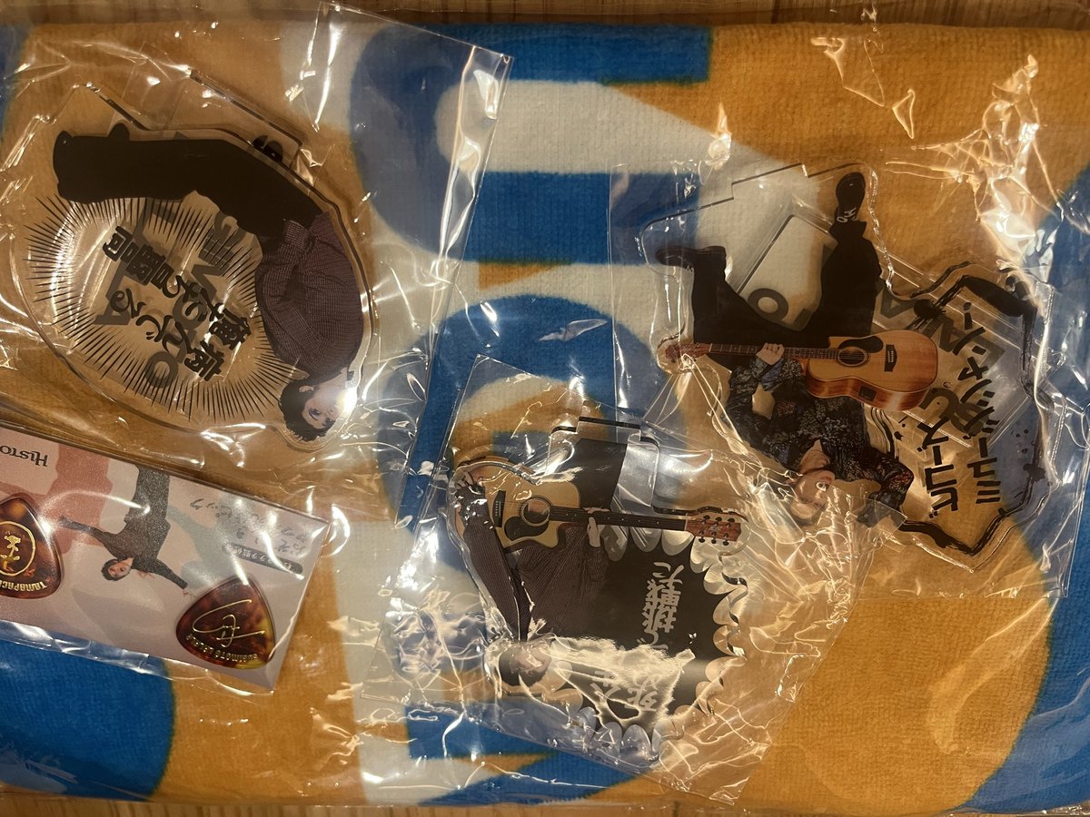 331yukky's tweet photo. 杉本ラララさんのライブ初参戦で1番前！始まる前のオーラと始まってからのギャップ、圧巻な歌唱力に、拍手も忘れてしまうくらい吸い込まれてしまった。おとなりの優しいこころべさんが話しかけてくれて、ラララさんも素敵だしファンも優しい。最高。アクスタ買えた！
#ミナホ
#杉本ラララ https://t.co/oq2iinxxER