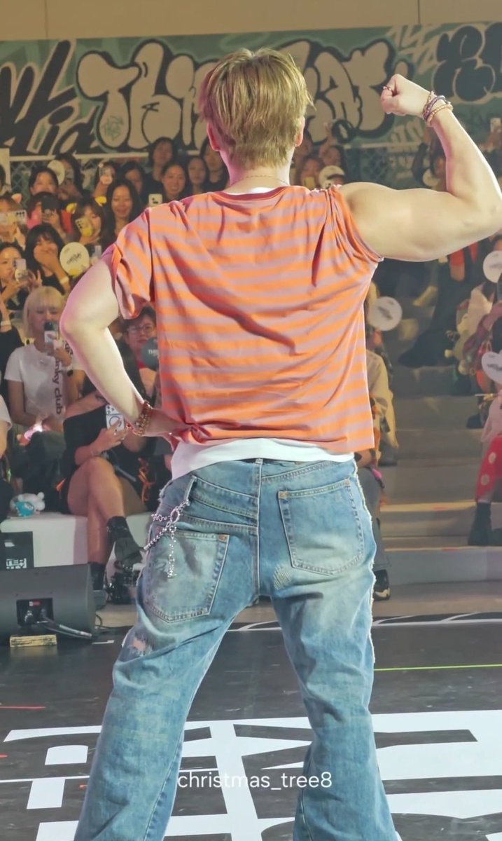 nahcflow's tweet photo. BIG BBBiceps 

(@ seo changbin put me in a chokehold) https://t.co/Hz7EBx833V