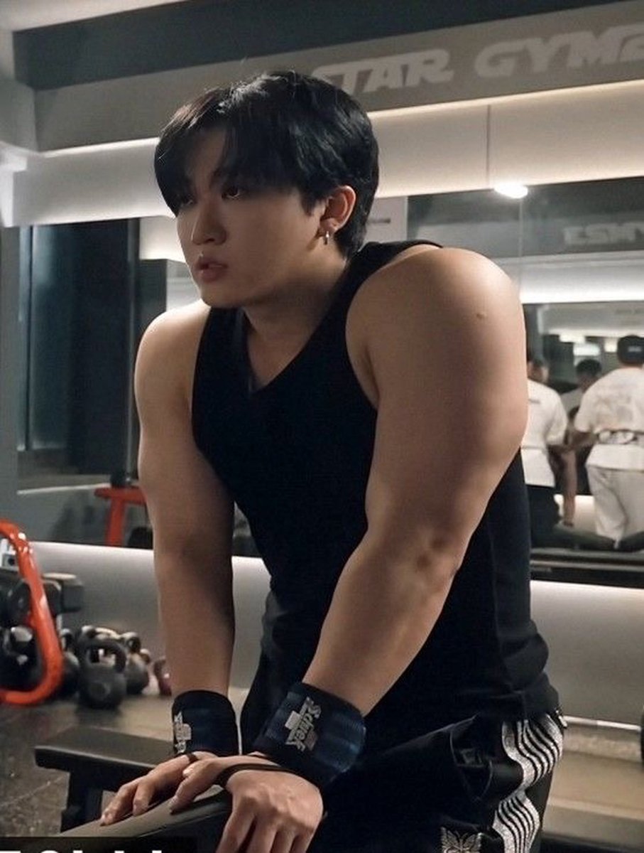 nahcflow's tweet photo. BIG BBBiceps 

(@ seo changbin put me in a chokehold) https://t.co/Hz7EBx833V