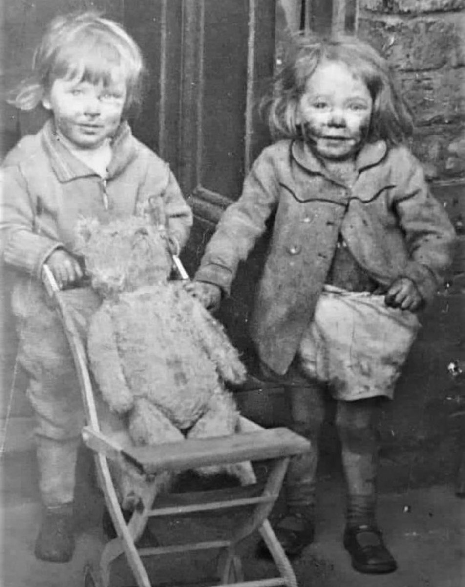 TruthFairy131's tweet photo. All that ‘White Privilege’ 🤨

Other races &amp; our own youth have no idea of what many of our ancestors endured &amp; how they suffered because they only teach a cherry picked version of history in the Marxist indoctrination system. https://t.co/bvVCUhzKqz