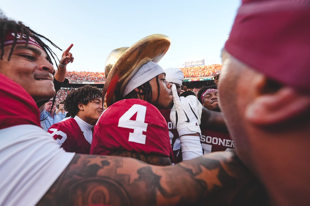 OU_Football's tweet photo. Got that hat back 🤠 https://t.co/BA8NhJUuSo