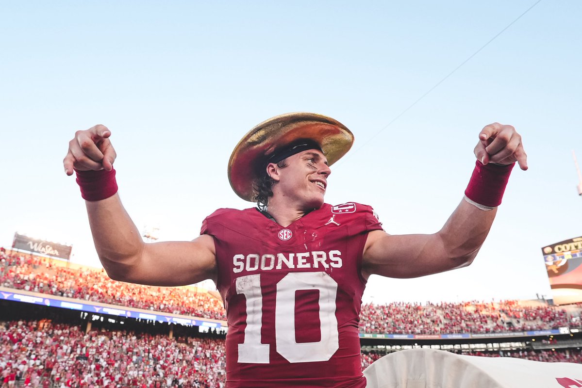 OU_Football's tweet photo. Got that hat back 🤠 https://t.co/BA8NhJUuSo