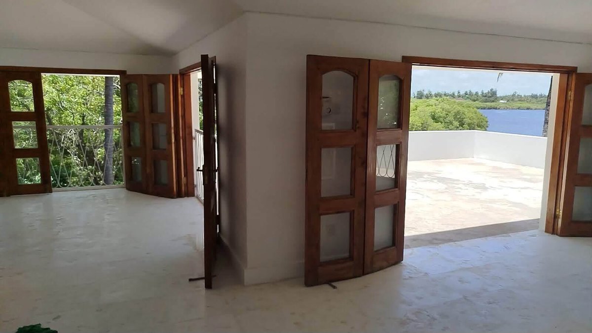 kikaoGroup's tweet photo. 𝐒𝐏𝐋𝐄𝐍𝐃𝐈𝐃 𝟓-𝐁𝐄𝐃𝐑𝐎𝐎𝐌 𝐕𝐈𝐋𝐋𝐀 𝐅𝐎𝐑 𝐒𝐀𝐋𝐄 – 𝐖𝐀𝐓𝐀𝐌𝐔 🌴🌊

✨ Own a Beautiful Coastal Property in a Prime Location!

📍 Location: On the way to Temple Point Beach Hotel, Watamu.

💰 𝐒𝐄𝐋𝐋𝐈𝐍𝐆 𝐏𝐑𝐈𝐂𝐄: KSh 68,000,000 https://t.co/KeHfjlTlA6