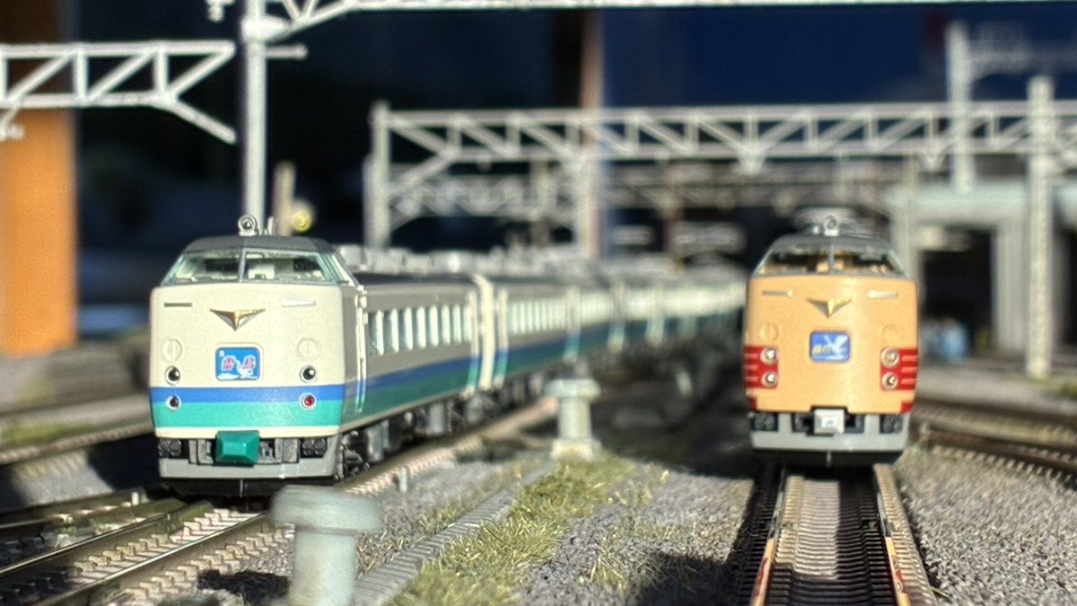 Re_Color_train's tweet photo. 【東京・本店4階】本日ご来店のお客様④

485系 特急『白鳥』『雷鳥』

※ 7,8番線使用

#リカラー #Re_Color #鉄道模型 #ｎゲージ  #レンタルレイアウト https://t.co/o326R91Did