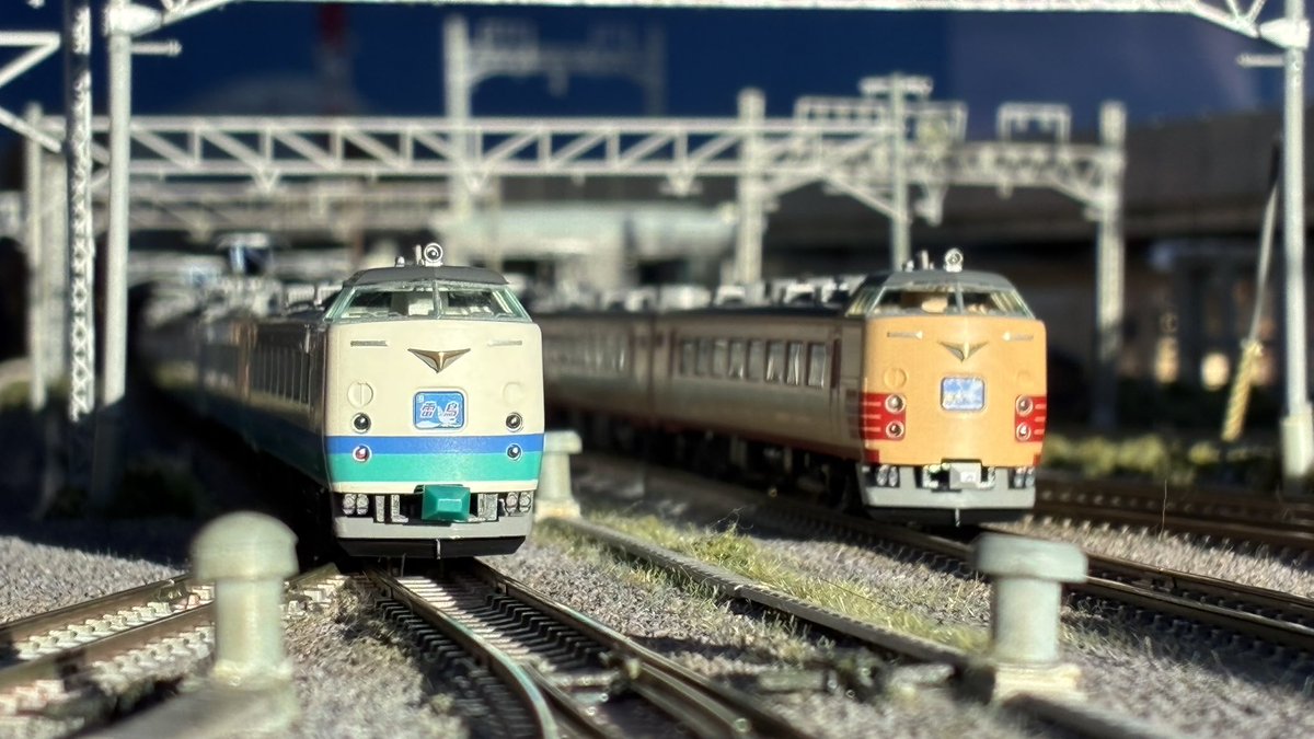 Re_Color_train's tweet photo. 【東京・本店4階】本日ご来店のお客様④

485系 特急『白鳥』『雷鳥』

※ 7,8番線使用

#リカラー #Re_Color #鉄道模型 #ｎゲージ  #レンタルレイアウト https://t.co/o326R91Did