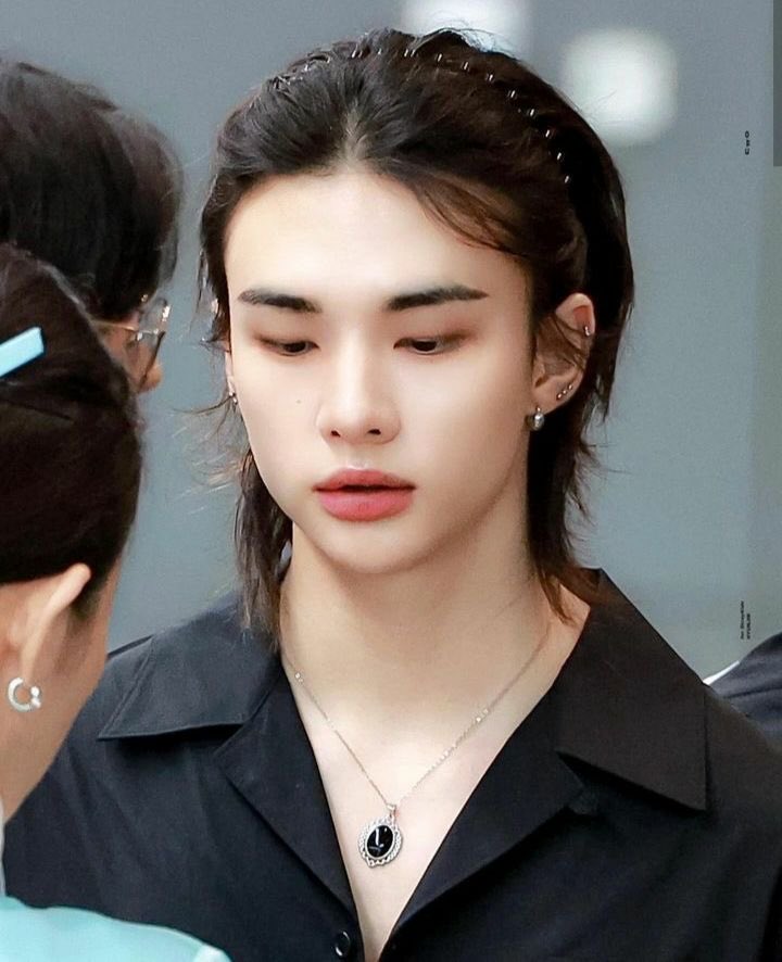 Iinogatinhos's tweet photo. when he used to wear headbands #trophywife https://t.co/WySXF5gPYO