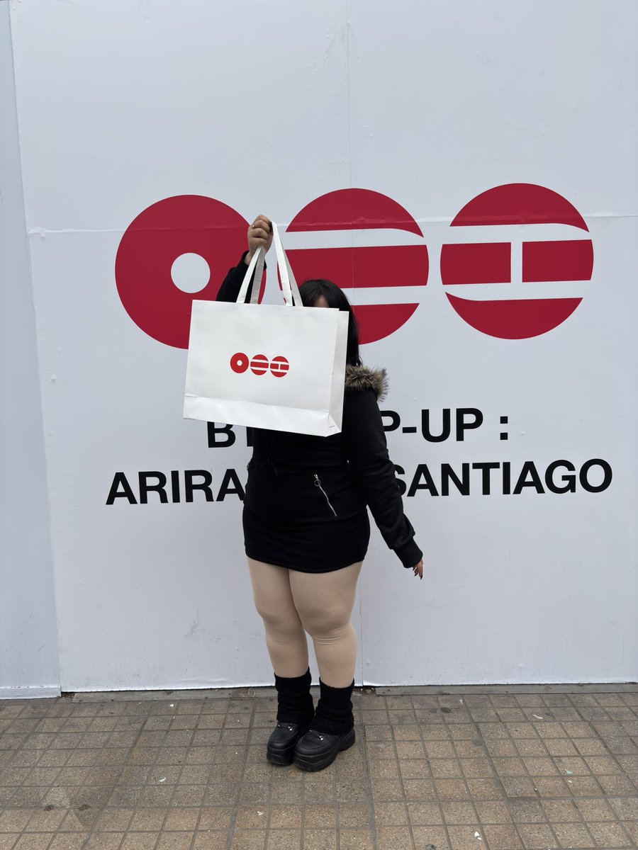 thvphiaa's tweet photo. GIRLS ME COMPRE EL MINI VINILO https://t.co/gD3k1e8mAg