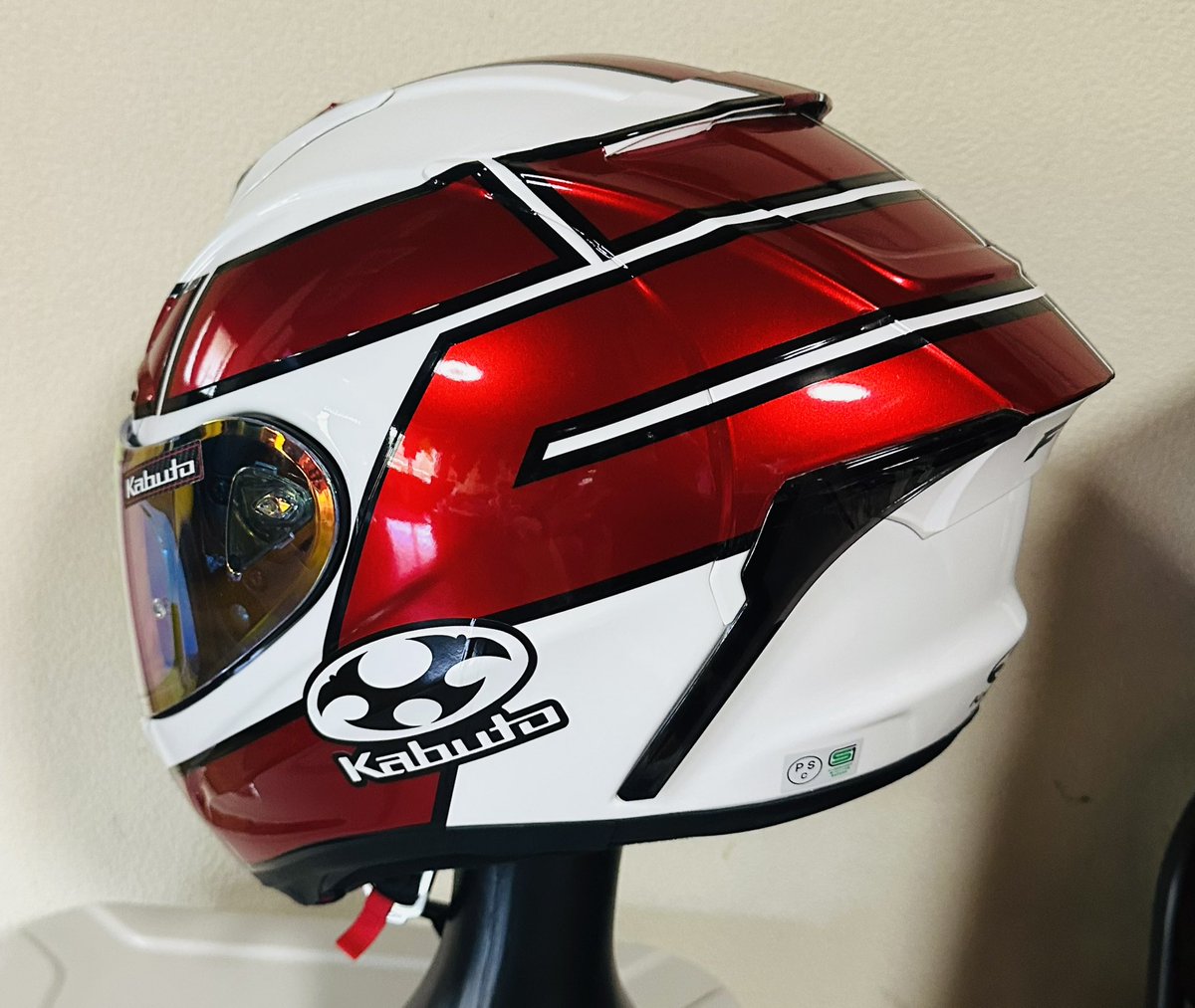 deravecov's tweet photo. #カブトのヘルメット被ってる奴集まれ 
カブトもこのデザインも大好き！ https://t.co/b89gxhT1ty