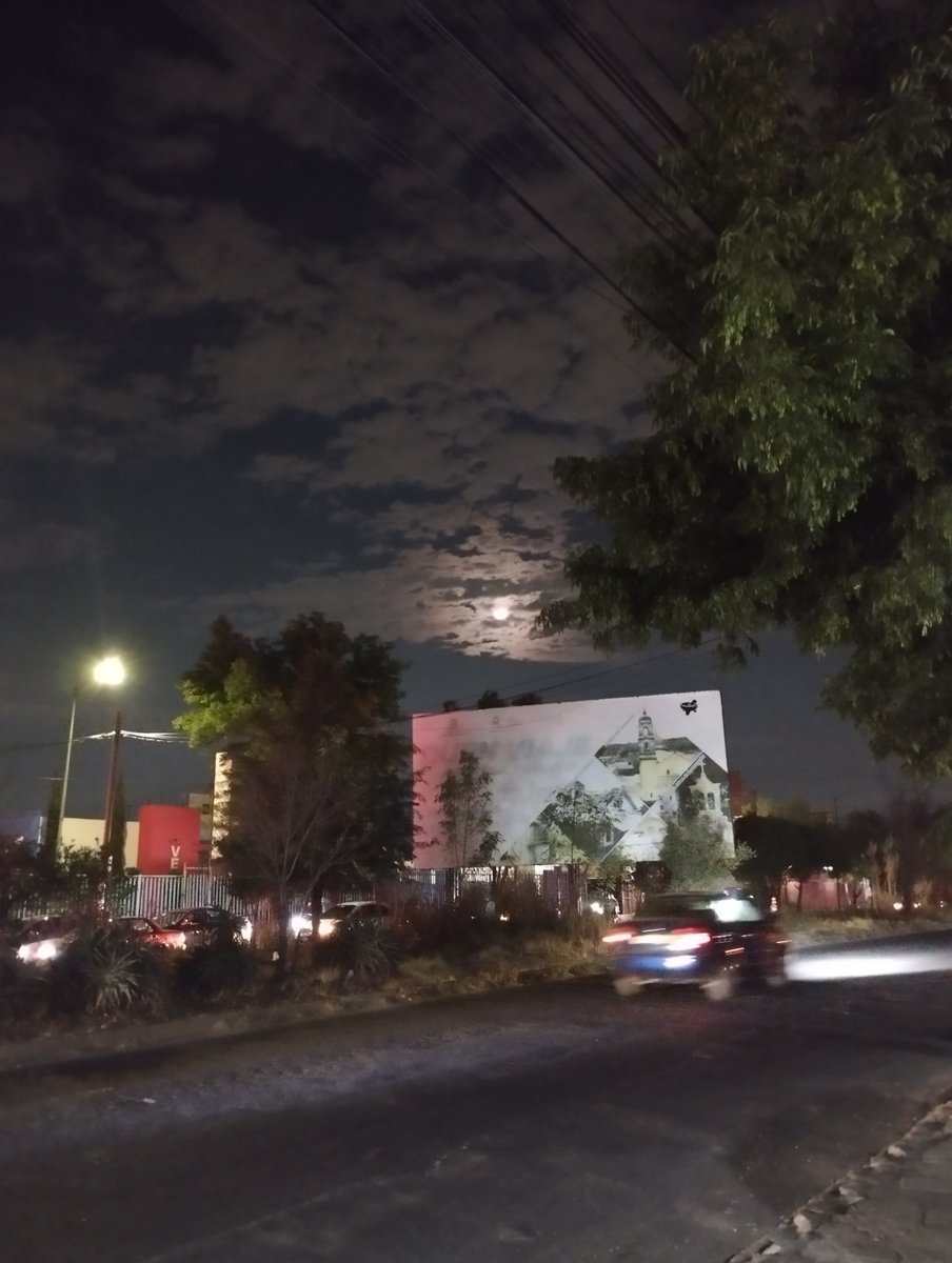Calaverico666's tweet photo. El cielo en el barrio https://t.co/PieCrn68OP