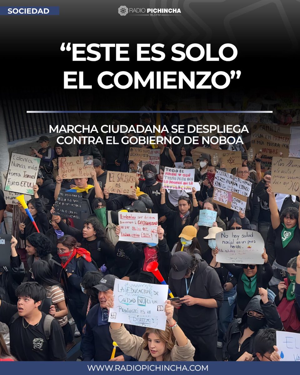 radio_pichincha's tweet photo. 👥#Sociedad | En pleno feriado nacional, la marcha inició en la puerta principal de la Universidad Central para expresar un enérgico rechazo a la gestión del presidente Daniel Noboa ante el deterioro de la salud pública, la educación superior, la seguridad y la economía.
#LaRadioDeLasNoticias 
Los detalles⬇️  

https://t.co/wZVA8oWFzk