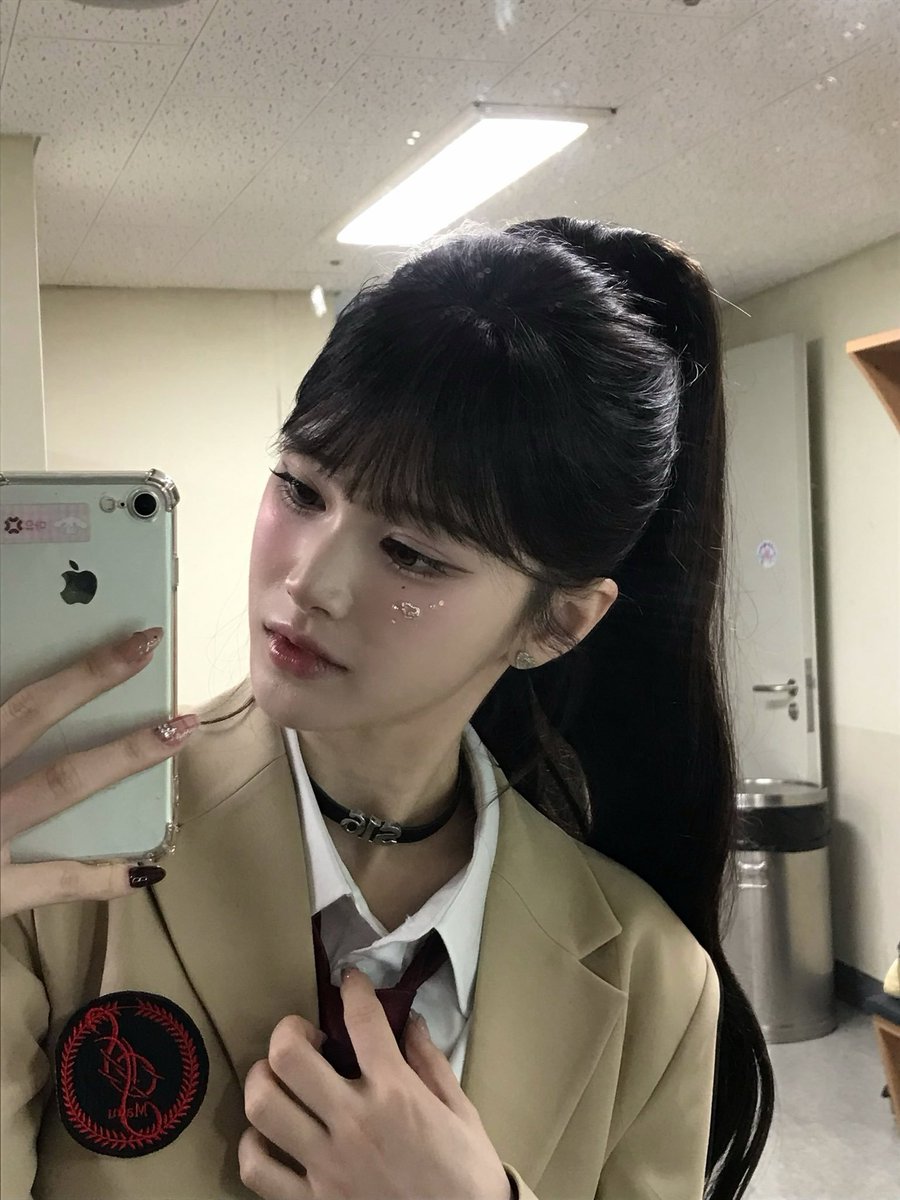 tripleSSS_br's tweet photo. [111026]
🐇 Mayu COSMO Room update

#tripleS #Mayu #마유 #マユ https://t.co/YaJhtlPkCC