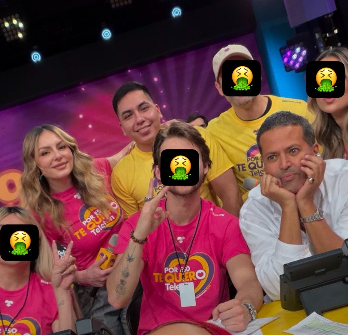 pinkgosssip's tweet photo. quiero selfie de mis hienas https://t.co/sjz9HxwcPr