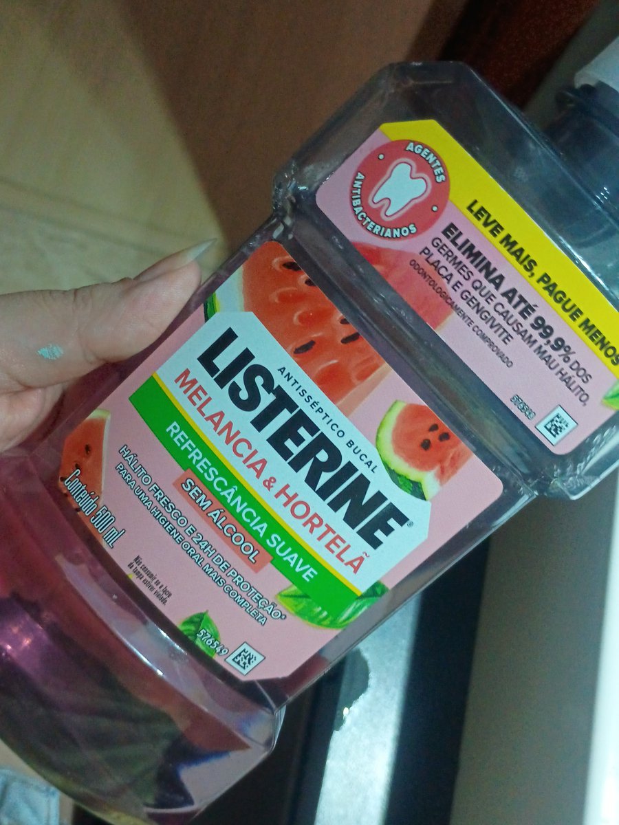 loislaneawn's tweet photo. #beijos com gosto de Listerine de melancia https://t.co/VlvMNxbVVc