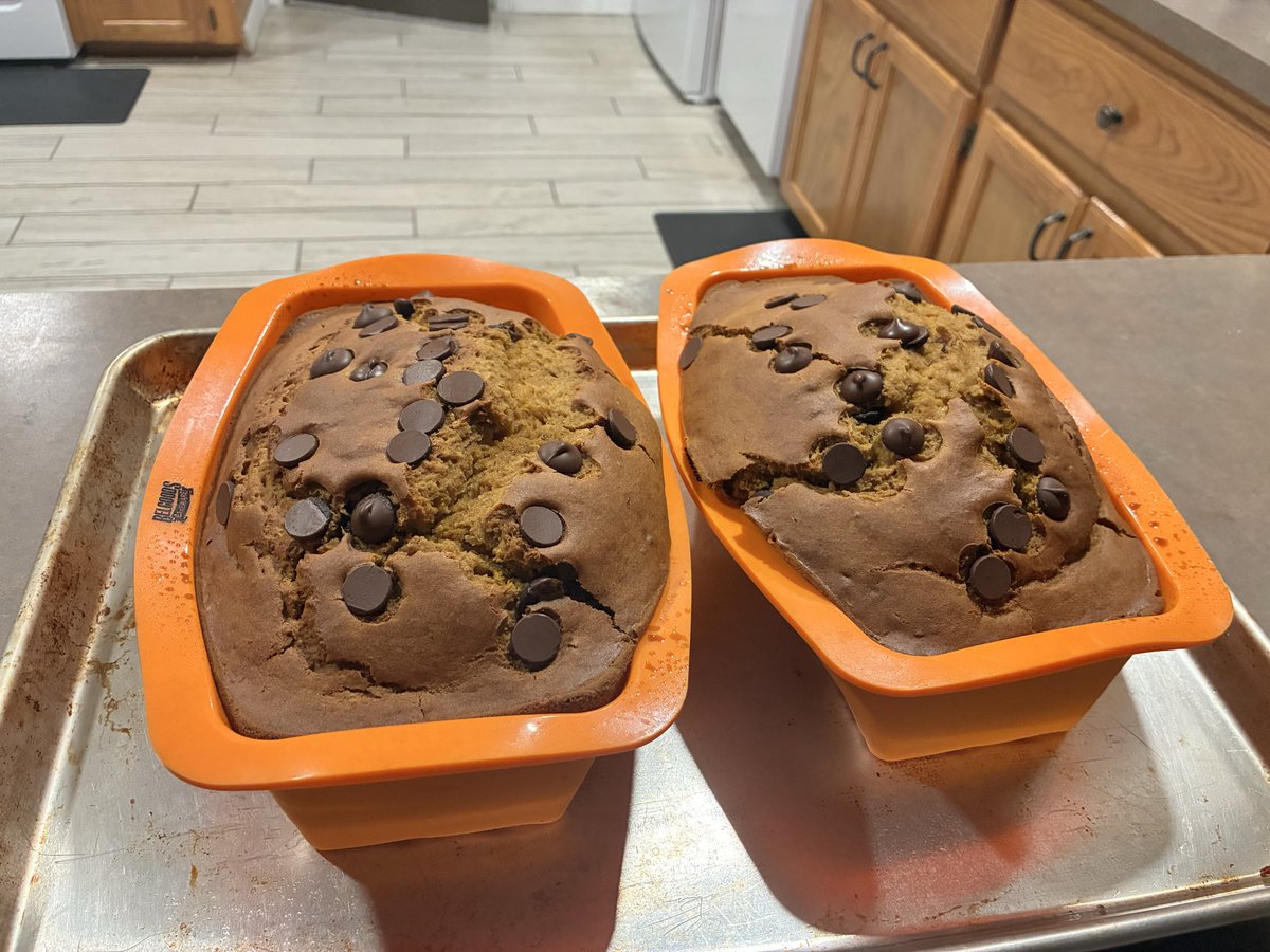 TurneyAuth7909's tweet photo. Good news: I felt okay enough to make pumpkin banana bread.
Bad news: I'm still too sickly to feel comfortable taking it to church tomorrow for fellowship dinner like it was intended for.
Good news: My children are very pleased with this result.
#glutenfreebaking
#stillill https://t.co/RMlQ3JICub