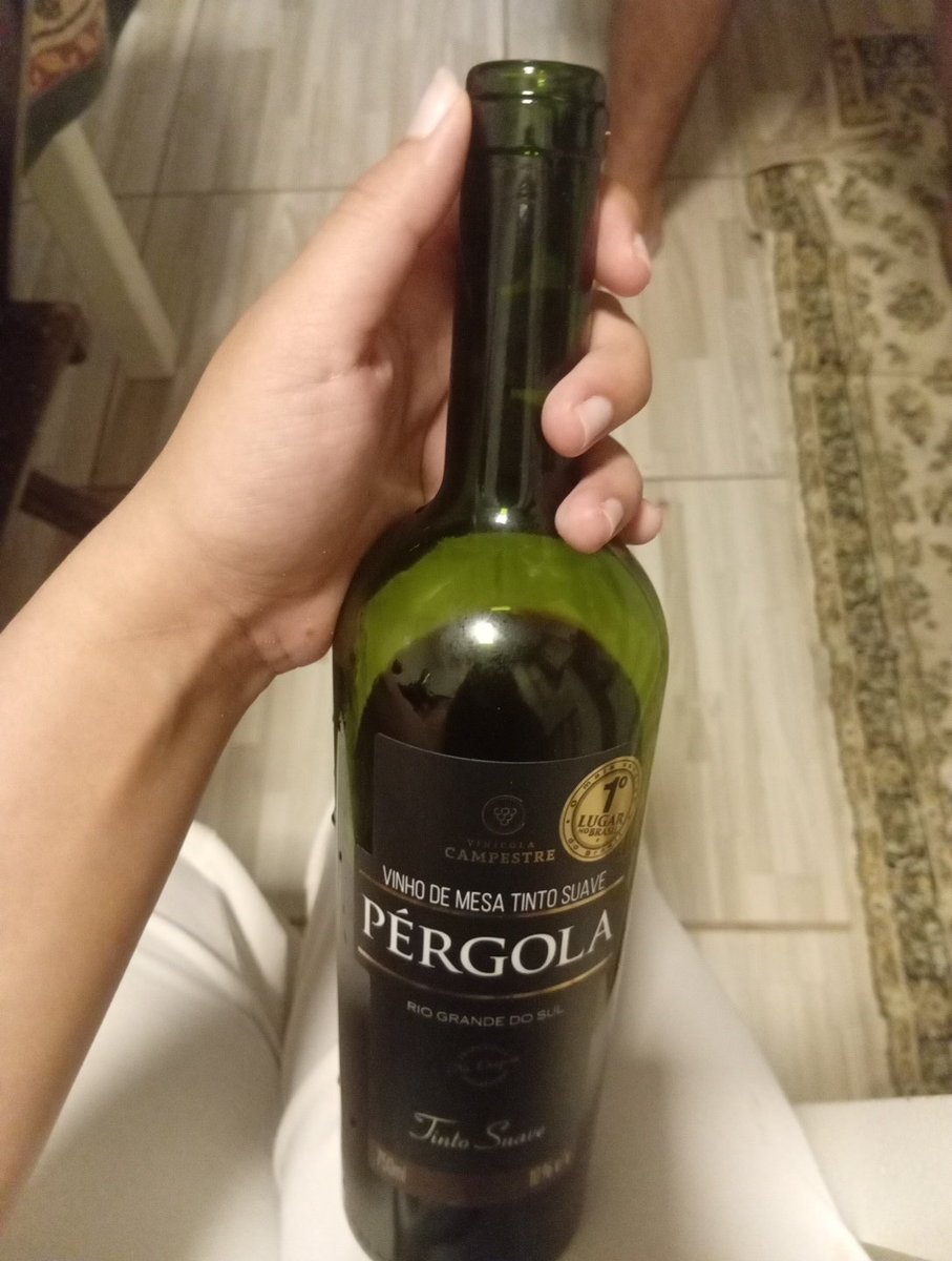 isarquee's tweet photo. meu nome eh isabelly tenho 18 anos e eh essa eh minha conquista! nao estou bebendo campo largo! https://t.co/QyvctQaDZe