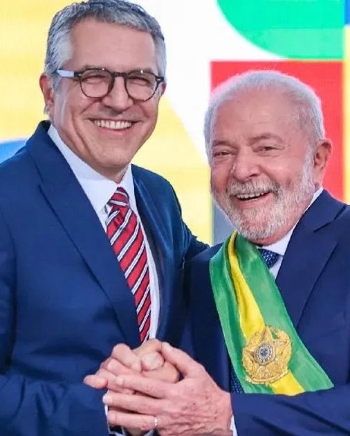 chequeibrasil's tweet photo. 🚨GRAVE: Mensagens revelam articulação de Vorcaro com grupo de Padilha, ministro da Saúde de Lula, por R$ 10 bi e propina. https://t.co/b0xykHreIL