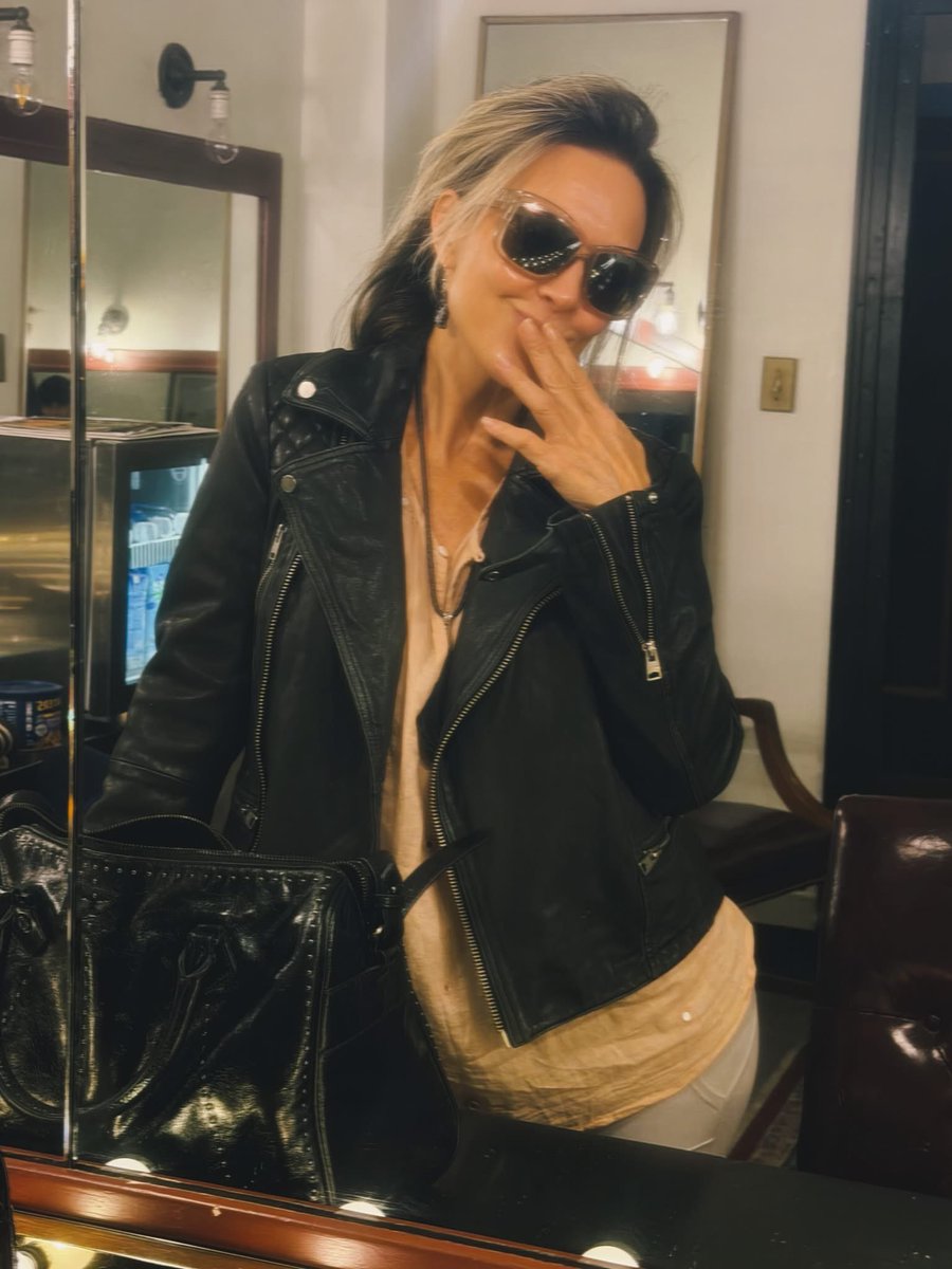 officialfey's tweet photo. Nos vemos esta noche #Fresno #forever17tour 💖✨🎶🎤 https://t.co/RaFDAue02X