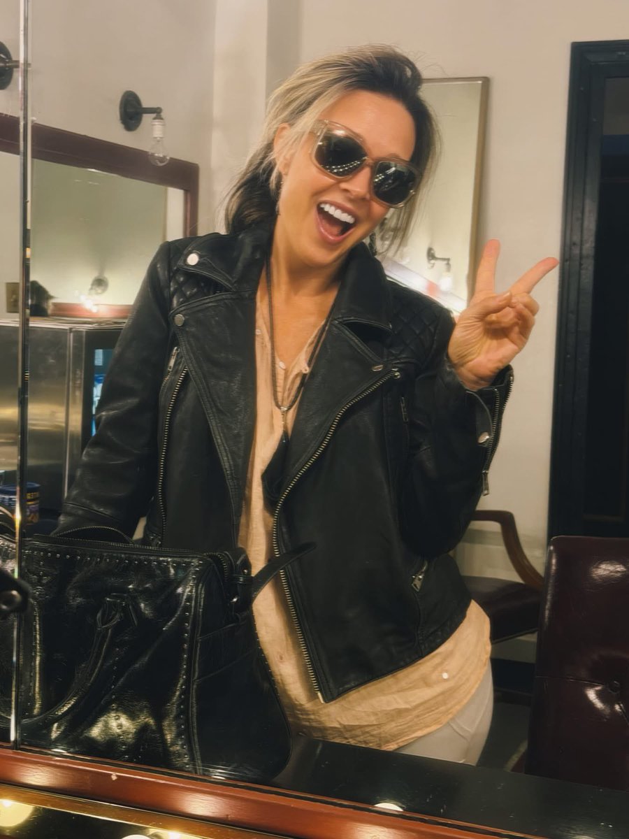 officialfey's tweet photo. Nos vemos esta noche #Fresno #forever17tour 💖✨🎶🎤 https://t.co/RaFDAue02X