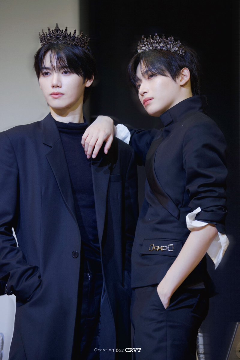 Craving4CRVT's tweet photo. 장신남신들
261010 #크래비티 #민희 #정모 https://t.co/cg6bpNNOq7